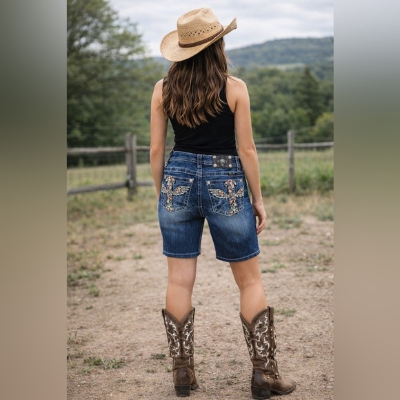 Miss Me Pants - Miss Me - Embellished Mid Rise Bermuda - Size 29